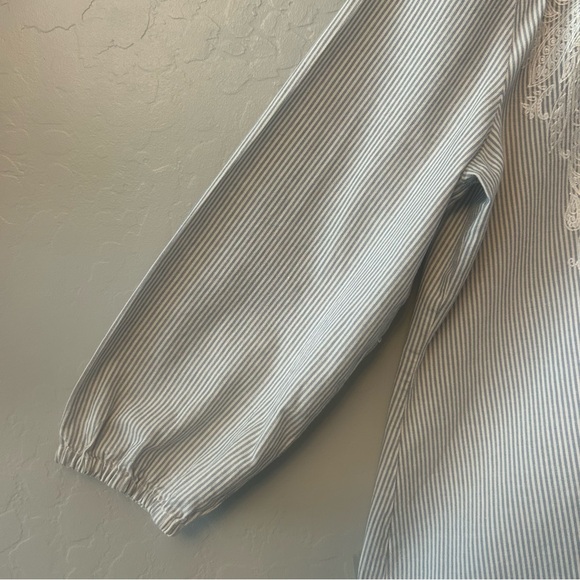 Reba blue and white striped embroidered button down blouse size large - Picture 11 of 16